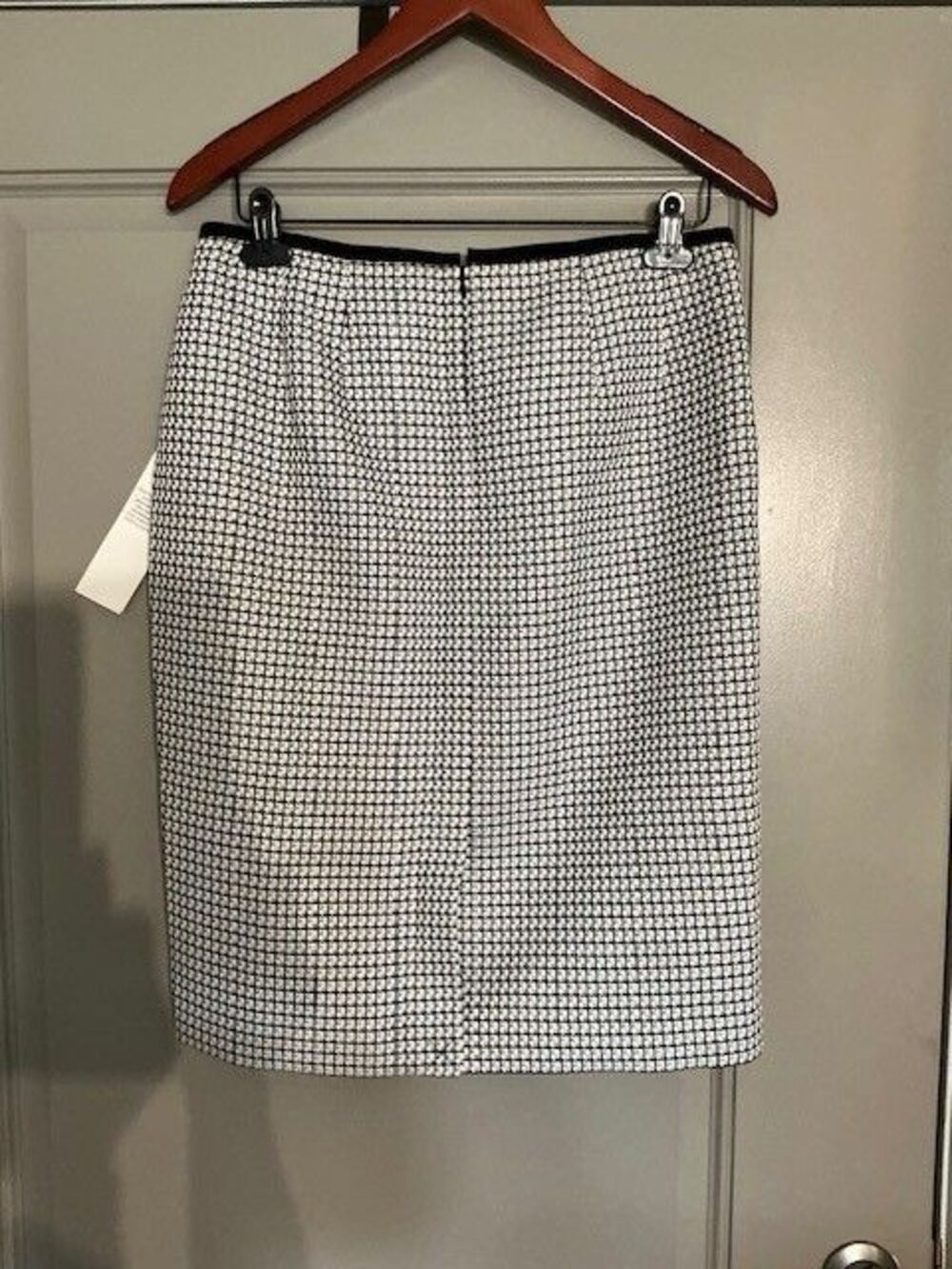 Calvin Klein Black/White Houndstooth Pencil Skirt Sz 6, Fully Lined, Vented NWT - Picture 3 of 8